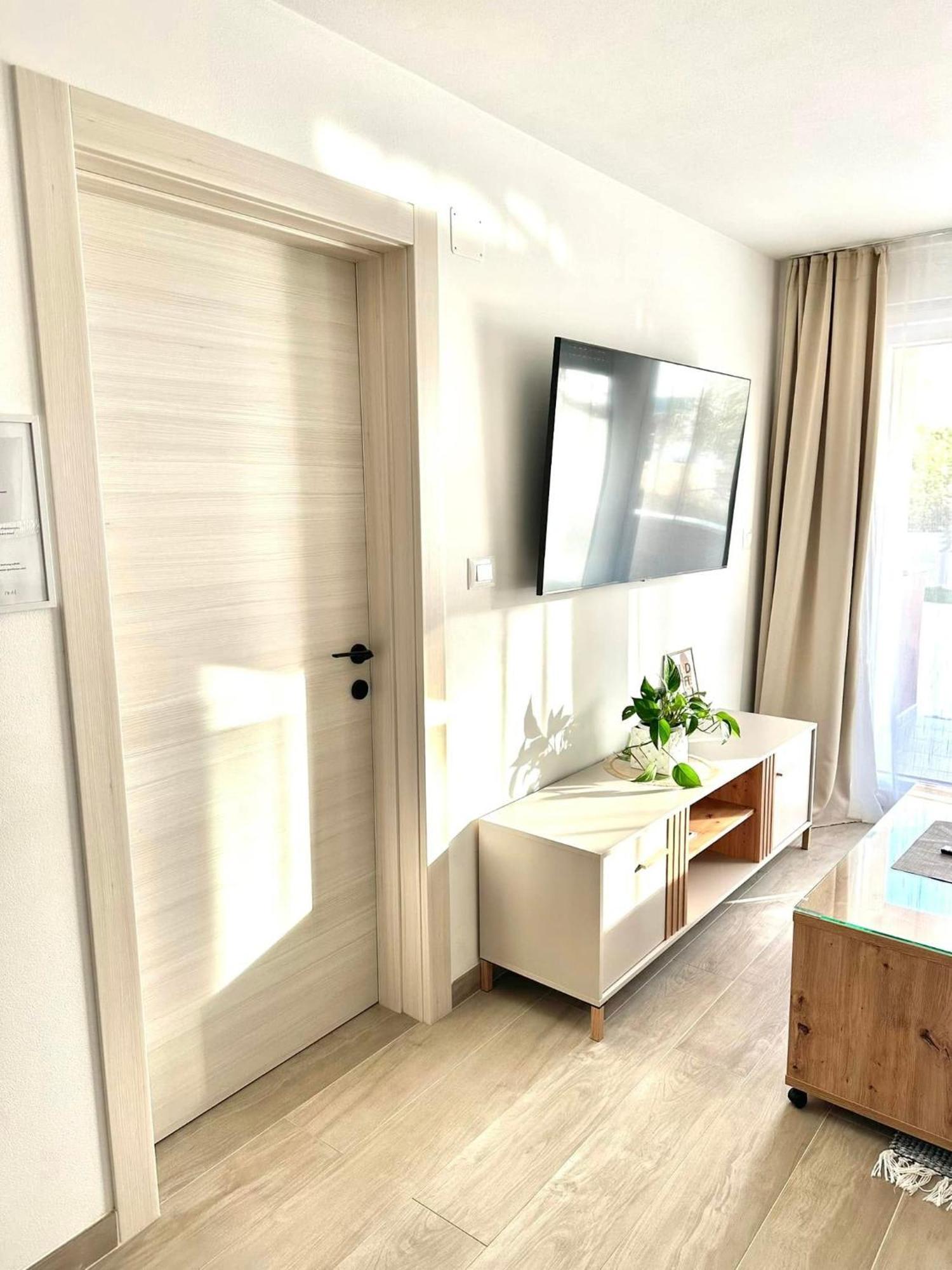 Apartmani Marco,Lukas,Patrick,David,Blizu Centra I Mora Sa Free Privatnim Parkingom Pula Zewnętrze zdjęcie